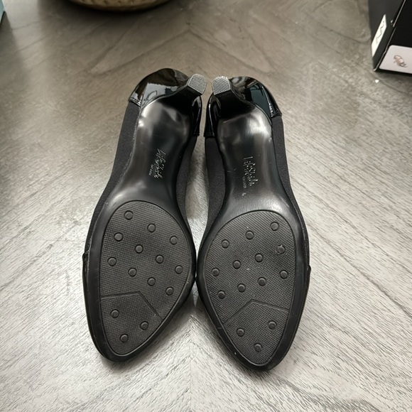 LifeStride Parigi Stretch Pump (WIDE) - Picture 3 of 9